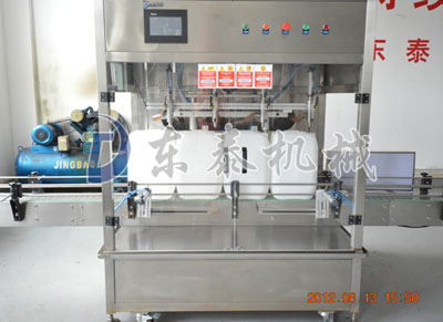 牛奶數(shù)控全自動液體灌裝機